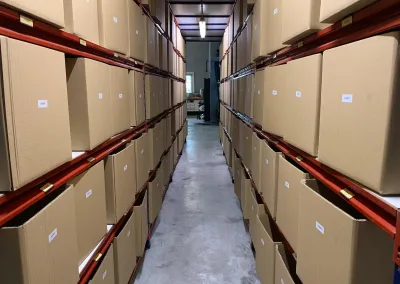 Almacén de referencias en cajas