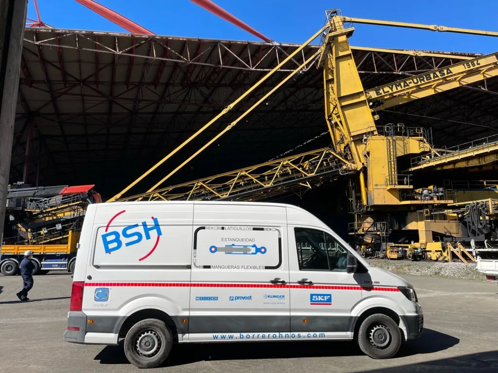 Furgoneta de BSH en una explotación minera